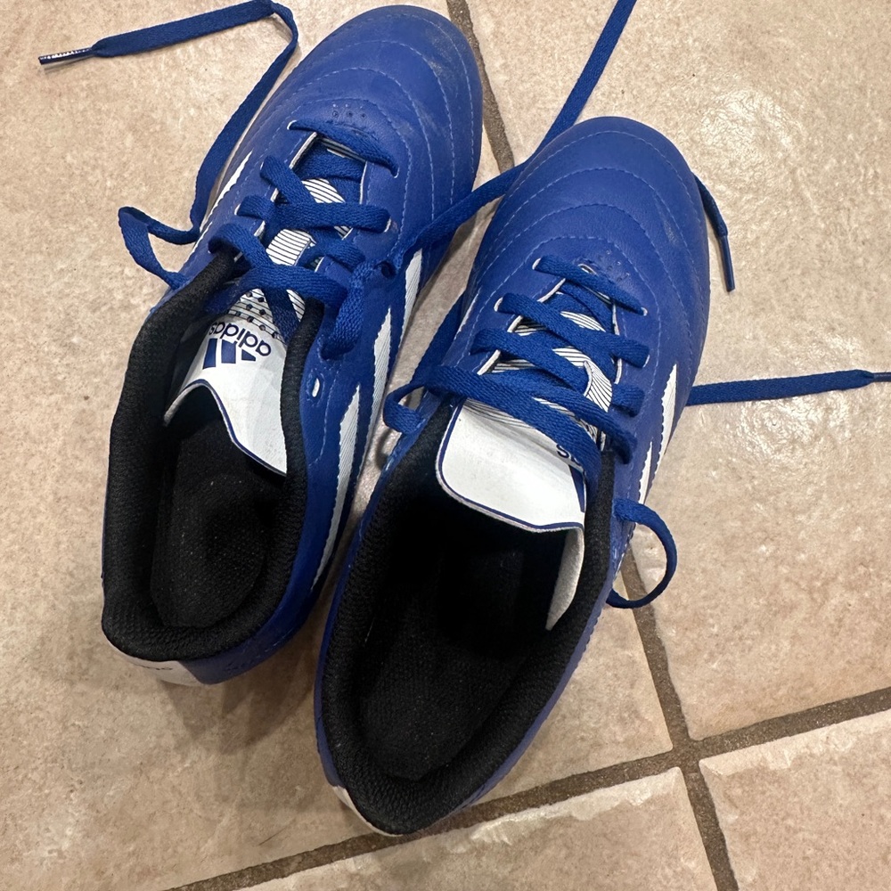 Boys’ soccer cleats sz. 3.5